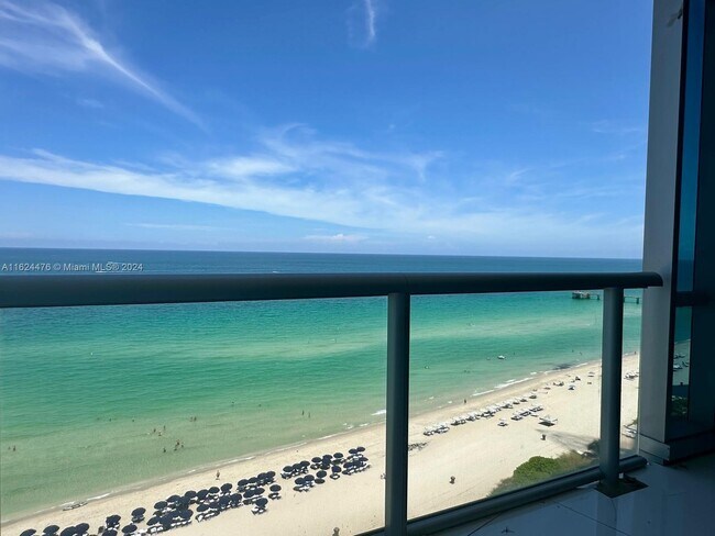 Foto del edificio - 17121 Collins Ave