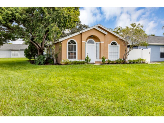 Foto del edificio - Updated &amp; Upgraded 3 Bed, 2 Bath, Comm...