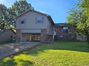 Building Photo - 3 Forest Maple Ct