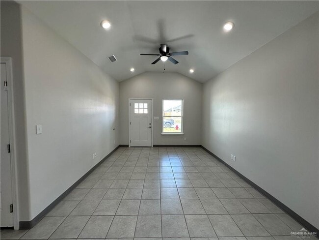 Building Photo - 10 Summit Rd