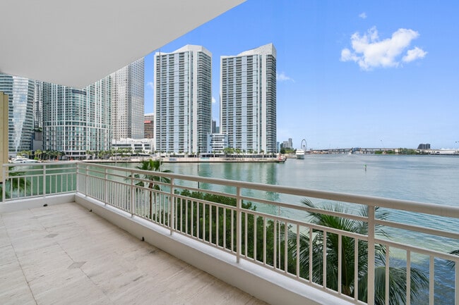 Foto del edificio - 888 Brickell Key Dr