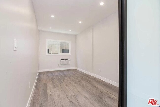 Building Photo - 3872 Bentley Ave