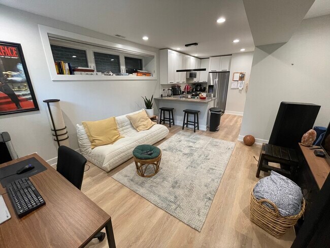 Foto del edificio - 1122 N Wolcott Ave