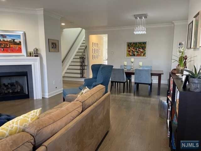 Building Photo - 212 2nd St