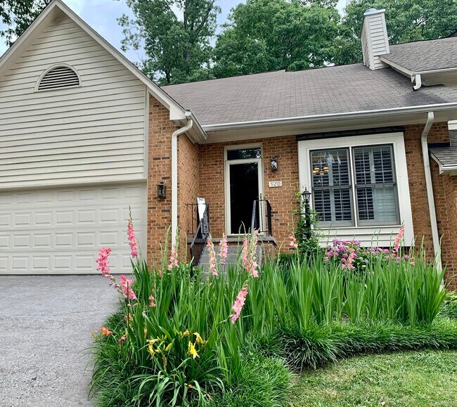 Building Photo - 920 Glennshire Dr