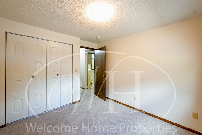 Foto del edificio - Great 2 Bedroom Condo with Storage and Out...