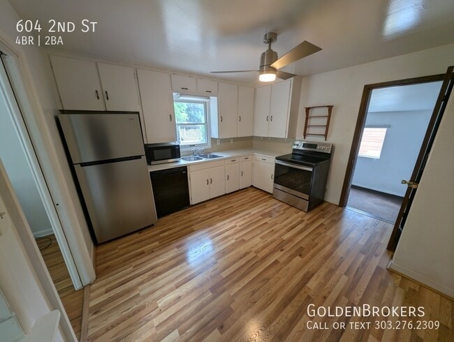 Building Photo - 604 2nd St