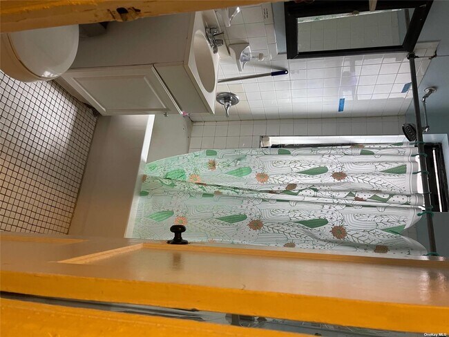 Foto del edificio - 100-18-100-37 37th Ave