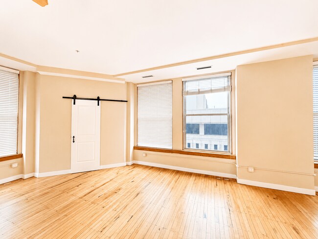 Interior Photo - Pioneer Endicott
