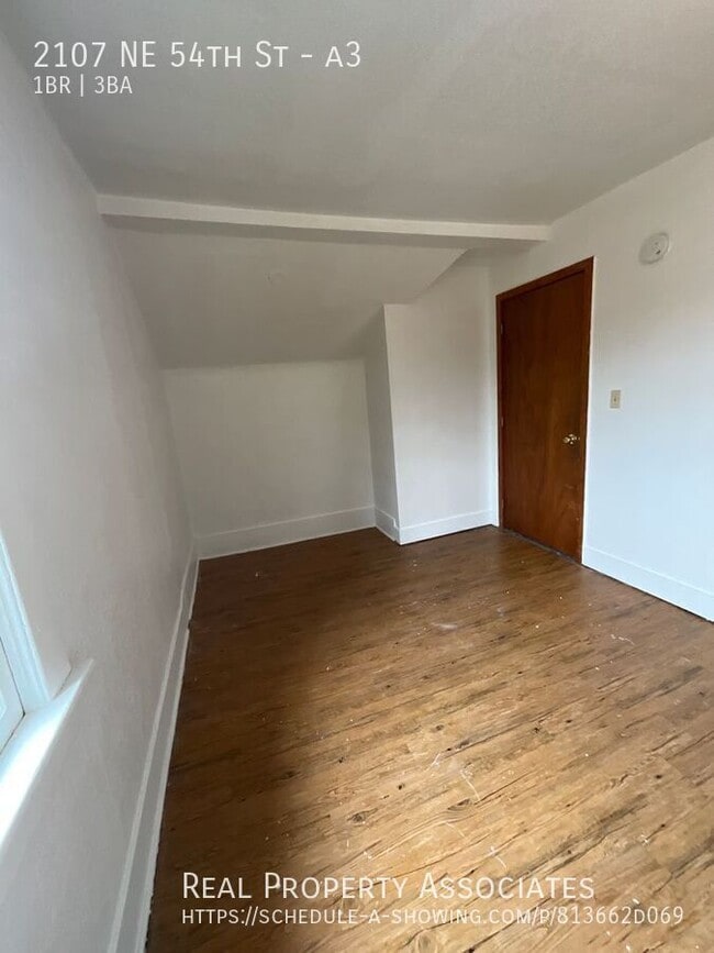 Foto del edificio - 2107 NE 54th St