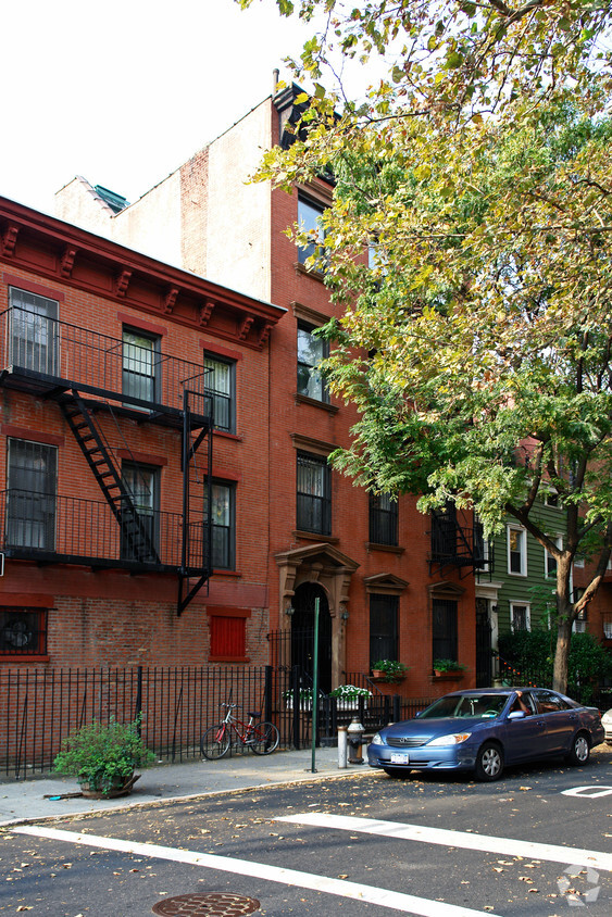 Building Photo - 448 State St