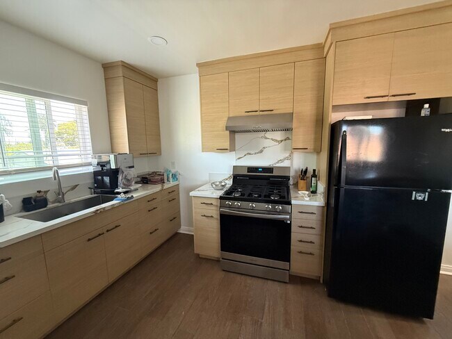 Cocina - 2305 E Spaulding St