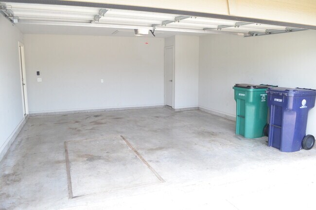 Building Photo - 8812 SW 45th St