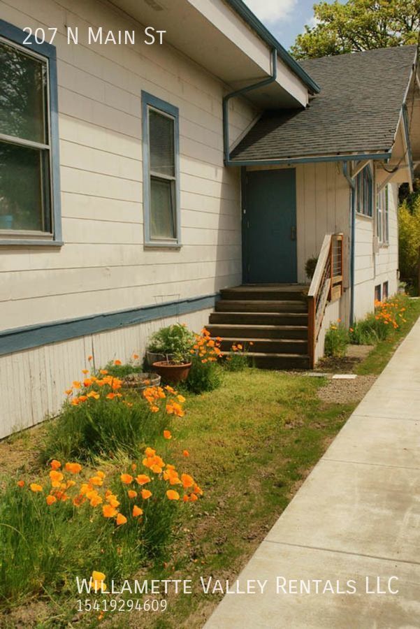 Building Photo - Available Now - Furnished studio apartment...