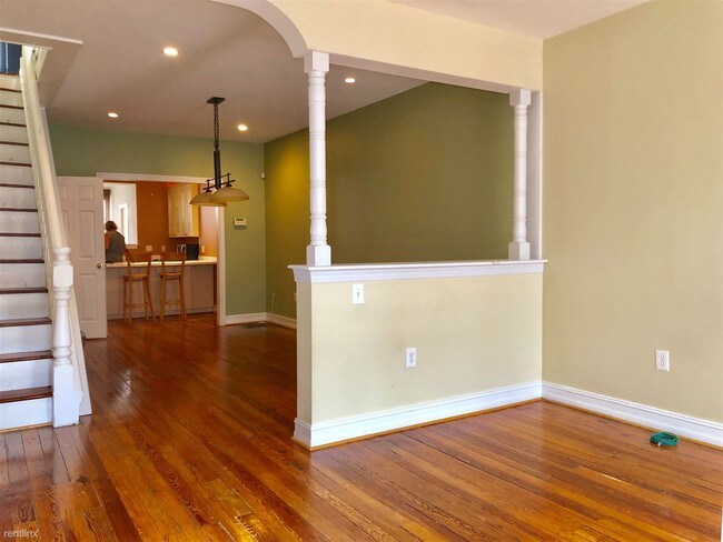 Building Photo - 2 br, 1.5 bath House - 125 N Kenwood Ave