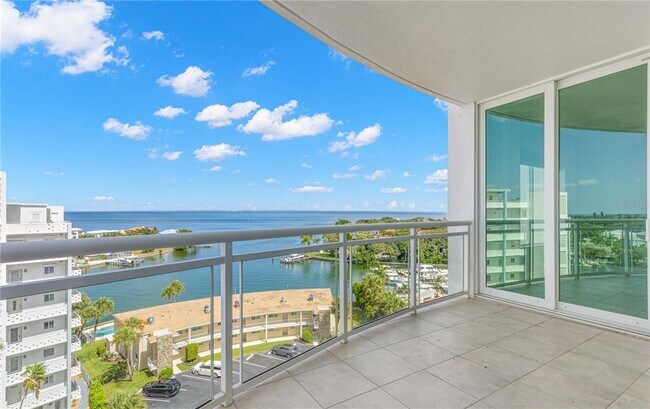 Foto del edificio - 1325 Snell Isle Blvd NE