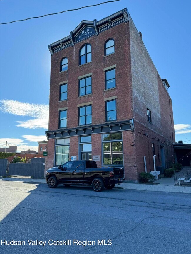 Foto del edificio - 15 Railroad Ave