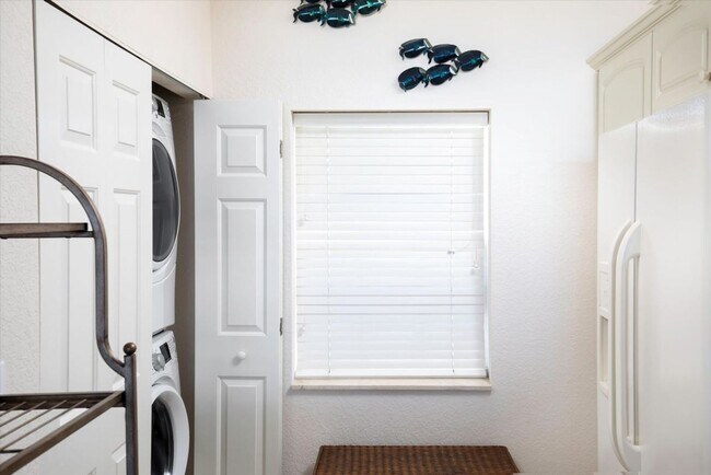 Foto del edificio - Seasonal Waterfront Living | Available April 15 – October 31