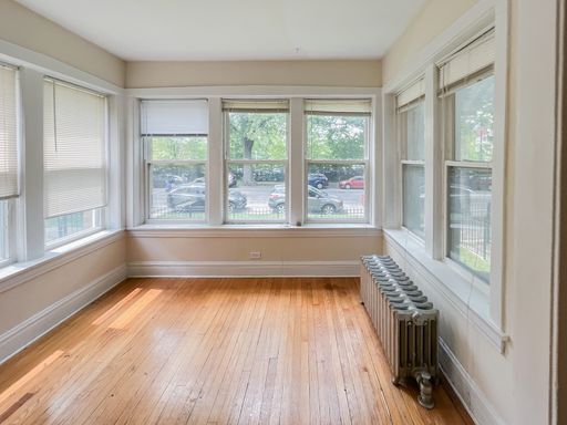 Building Photo - 5061 N Damen Ave