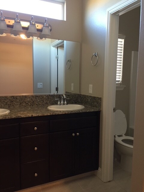 Baño principal - 4379 Sibley Pl