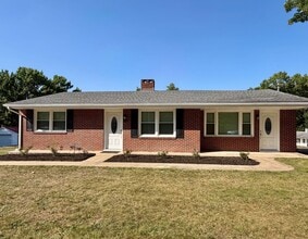 Building Photo - 1900 Westover Dr