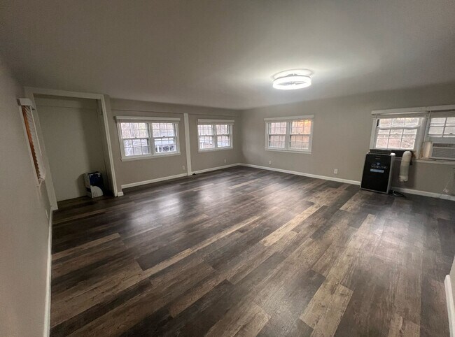 Foto del edificio - 9539 Possum Hollow Rd