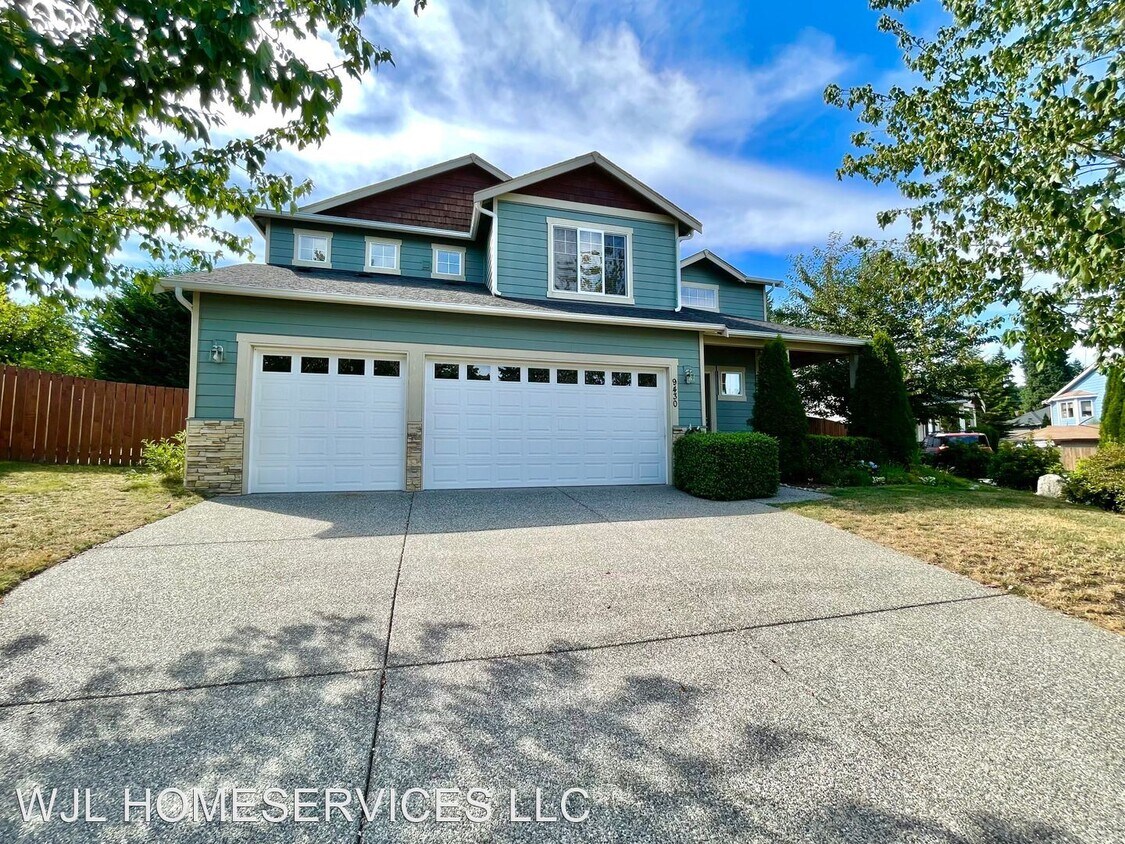 4 br, 3 bath House 9430 NE 173rd Pl House Rental in Bothell, WA