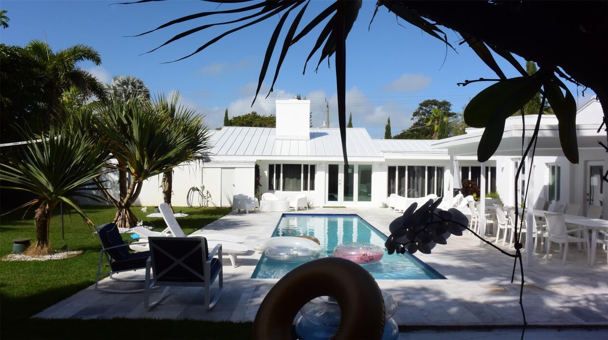 Primary Photo - 9007 NE 10th Ave