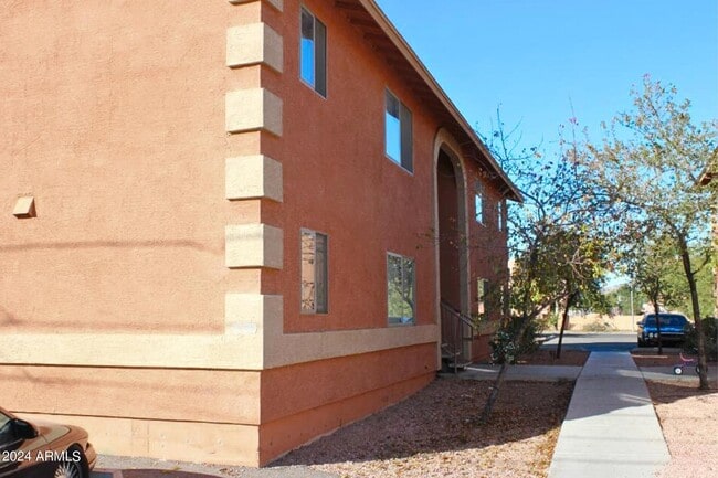 Building Photo - 507 E 10th Ave