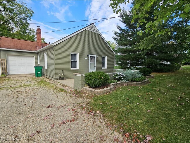 Building Photo - 15794 Grove St