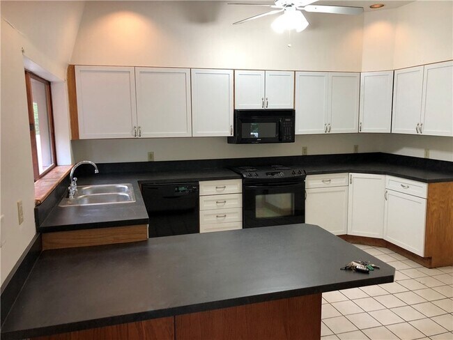 Foto del edificio - 480 Lansingville Rd