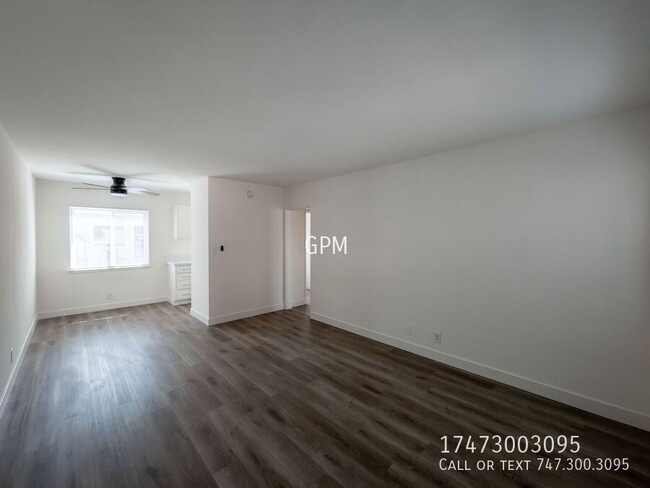 Foto del edificio - Modern 1BR in Prime Burbank + Garage