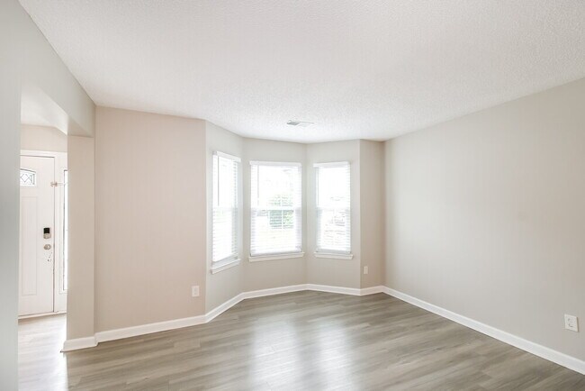 Foto del edificio - 7210 Mahogany Dr