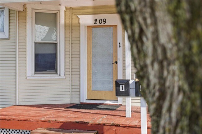 Foto del edificio - 209 West Main St