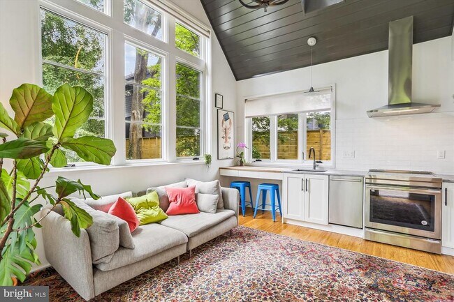 Foto del edificio - 3705 Brandywine St NW