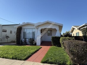 Building Photo - 2808 Dohr St