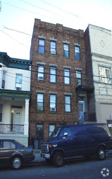 Building Photo - 325 53rd St