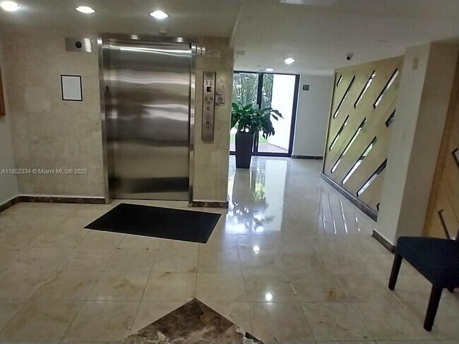 Foto del edificio - 17021 N Bay Rd