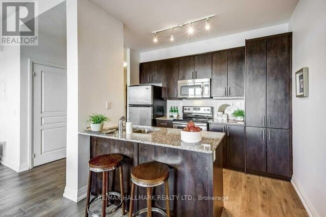 Building Photo - 85 The Donway W