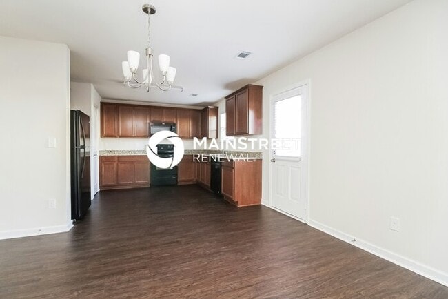 Building Photo - 4 Bedroom Pet-Friendly Home in Columbia, TN with Main Street Renewal