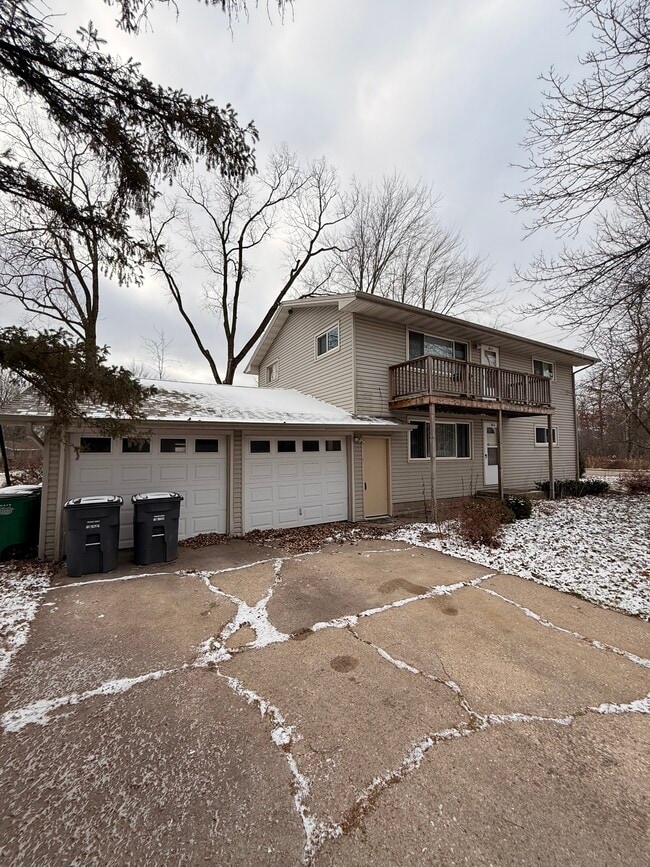 Building Photo - 310 Poplar St