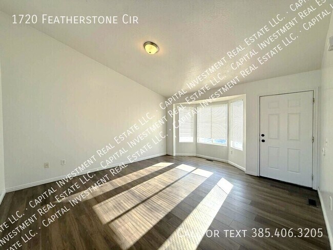Foto del edificio - 1720 Featherstone Cir