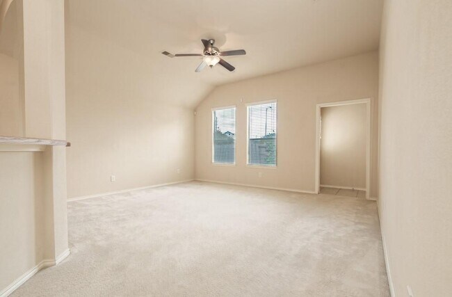 Building Photo - 2111 Breezeway Ln