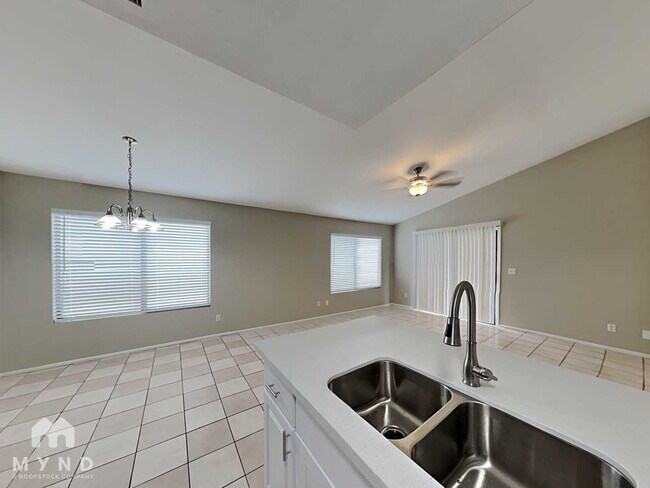 Foto del edificio - 3126 W Foothill Dr