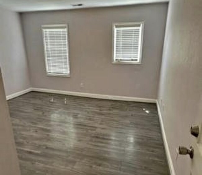 Foto del edificio - 307 W 32nd St