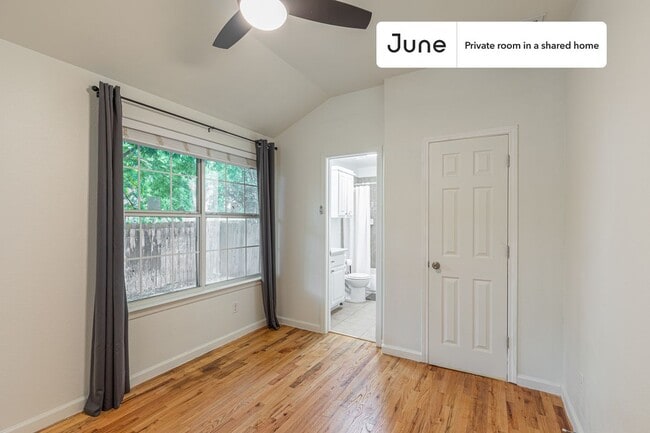 Building Photo - Room in Shared 4 bed/2 bath home