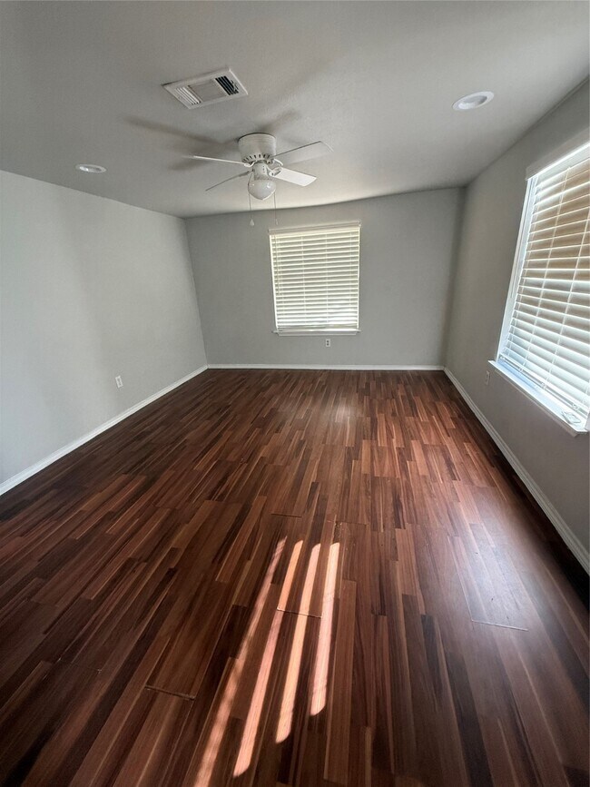 Foto del edificio - 19203 Bushwood Dr