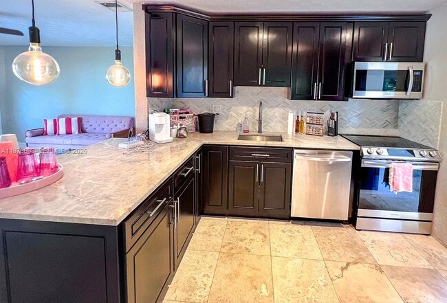 Foto del edificio - 1130 NE 23rd Pl