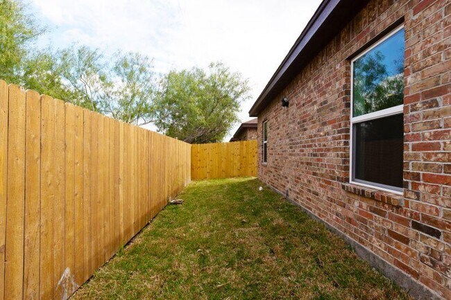 Building Photo - 3711 Valeria St Apt. 2