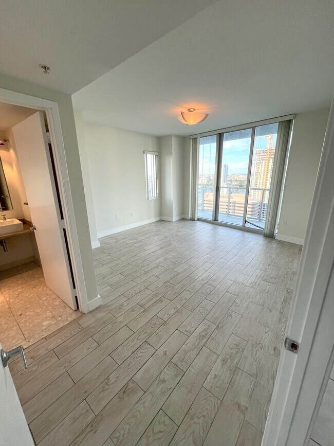 Foto del edificio - 185 SW 7th St.